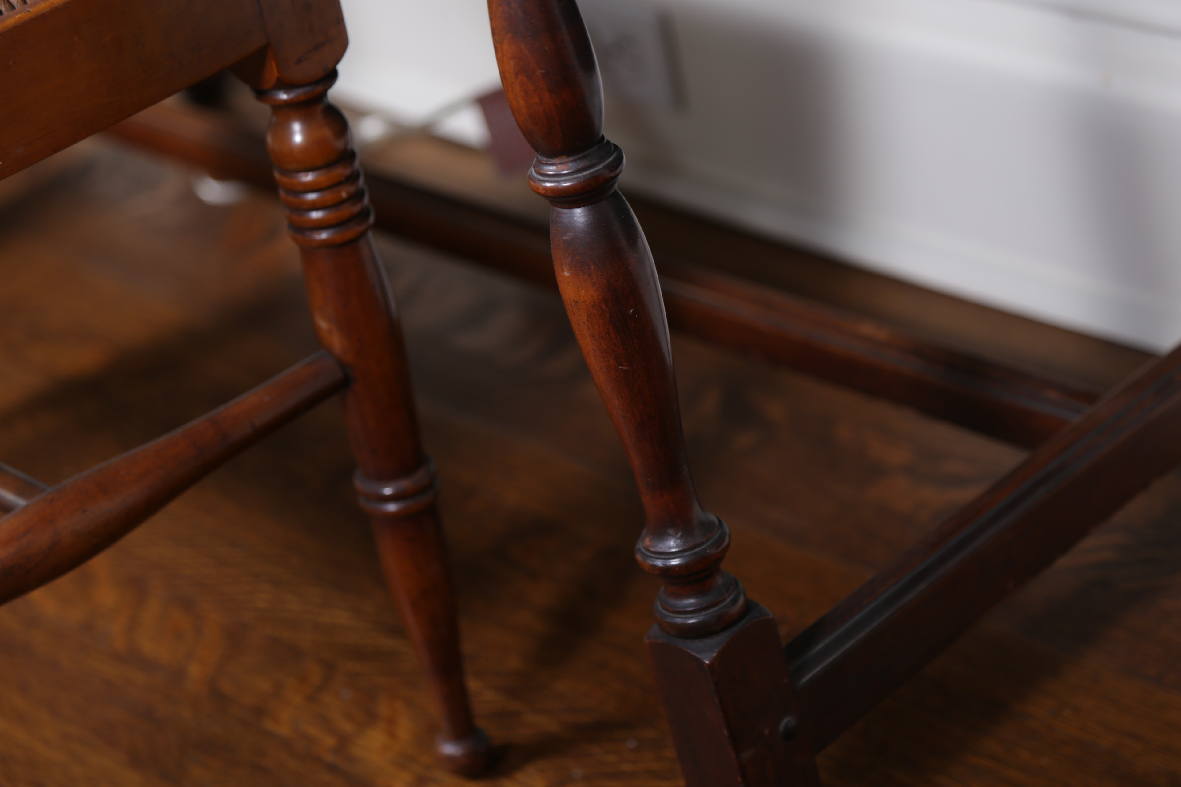 Stickley Dressing Table and Bench With Rush Seat EBTH